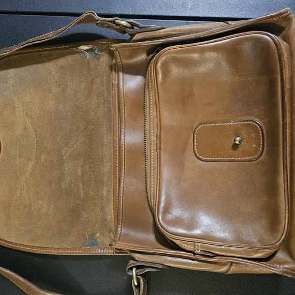 Ghurka Brown Leather Shoulder Bag with Classic Design - Picture 6 of 10